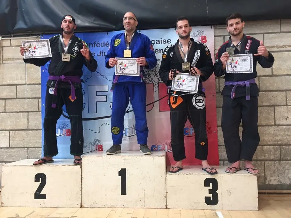 David sur le podium : 3e, Championnat de France, −100 kg