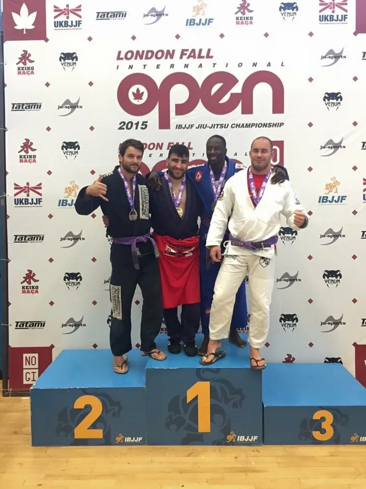 David sur le podium : 2e, Open de Londres IBJJF, −100 kg