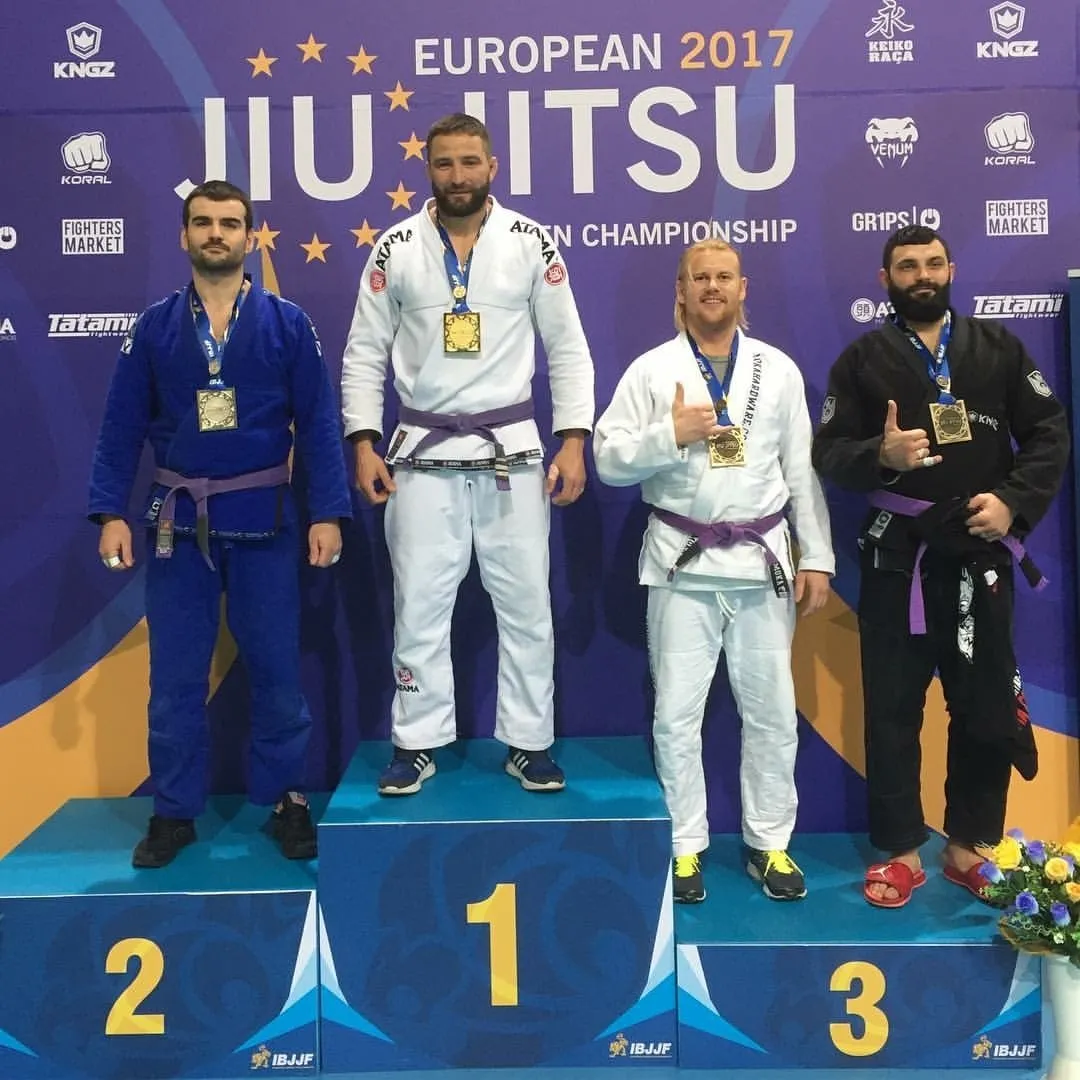 Rémi sur le podium : 2e, Championnat d’Europe, −94 kg